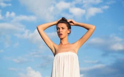 成人美女摇乱后入式内射视频